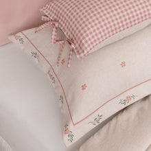 Carregar imagem no visualizador da galeria, Cobre Leito Queen Alice 5 Peças Toque de 300 Fios Linho Rosê - Lavive