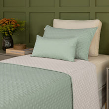 Carregar imagem no visualizador da galeria, Cobre Leito Solteiro Dupla Face 200 Fios 02 Peças Comfy Verde/Palha- Lavive