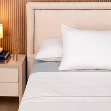 Carregar imagem no visualizador da galeria, Jogo de Cama Queen 200 Fios 4 Peças Línea Cinza - Casa Paulinha
