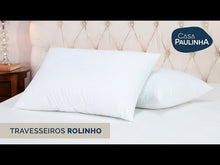 Carregar e reproduzir vídeo no visualizador da galeria, Kit 2 Travesseiros de Pluma 70cm x 50cm 180 Fios Suporte Firme - Casa Paulinha
