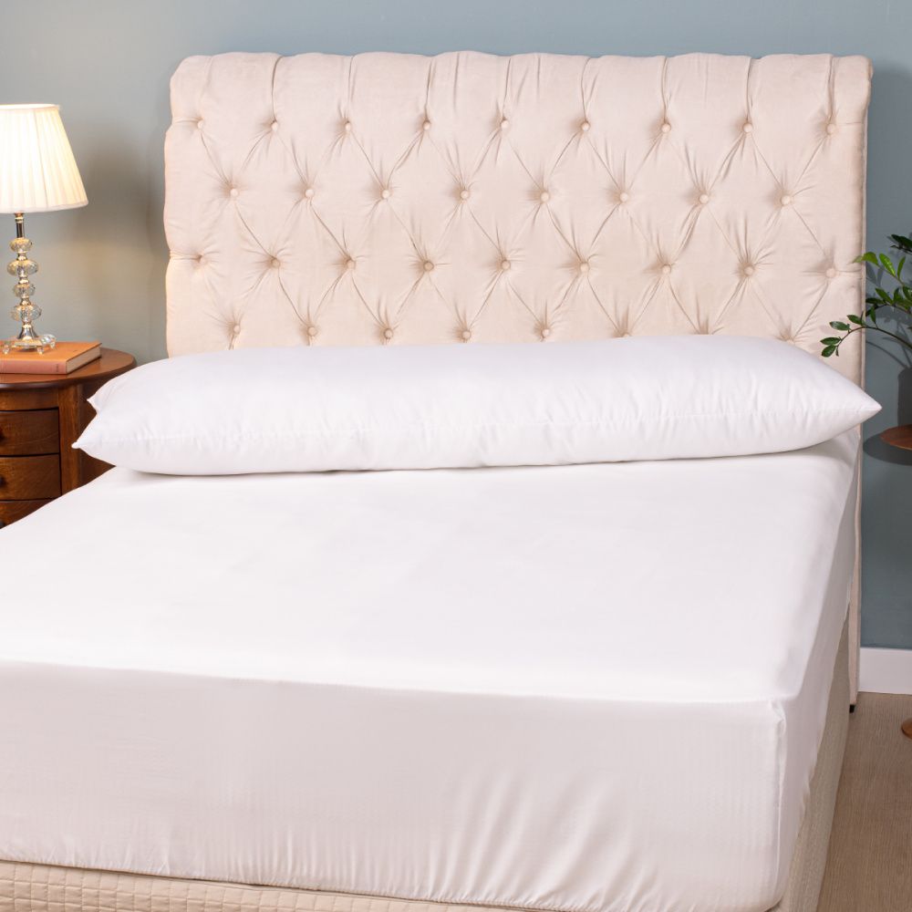 Travesseiro de Corpo 1,50m x 0,50m de Pluma Extra Macio - Casa Paulinha